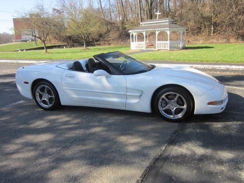 Used 2000 Chevrolet Corvette Convertible w/ Memory Pkg image 3