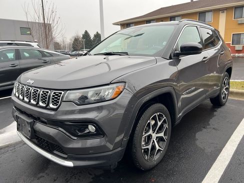 Used 2024 Jeep Compass Limited image 3