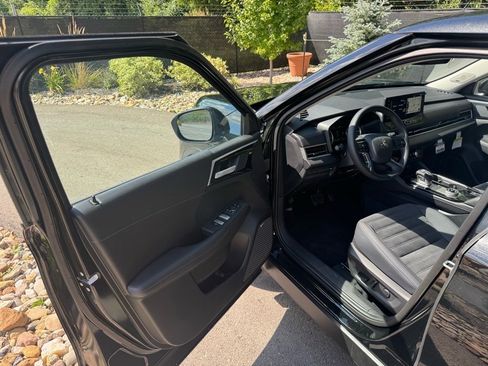 New 2025 Mitsubishi Outlander SE image 20