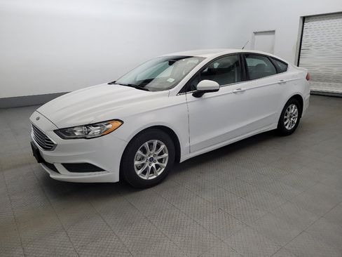 Used 2018 Ford Fusion S image 2