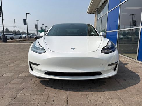 Used 2020 Tesla Model 3 Standard Range Plus RWD image 3
