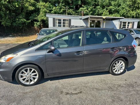 Used 2012 Toyota Prius V Five image 2