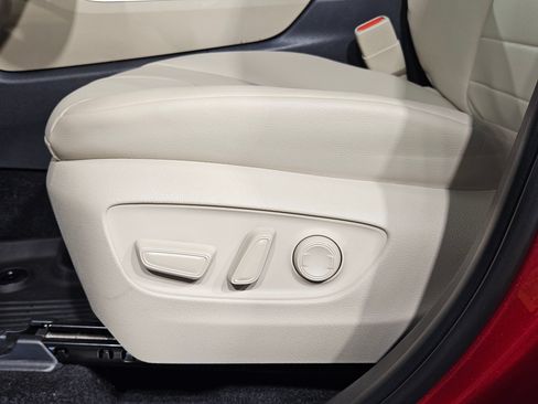 Certified 2024 Toyota Highlander XLE FWD image 23