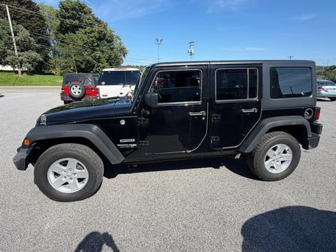 Used 2018 Jeep Wrangler Unlimited Sport w/ Connectivity Group AWD/4WD image 5