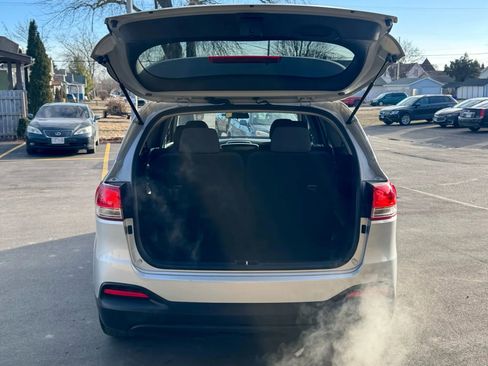 Used 2018 Kia Sorento LX image 24