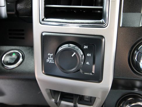 Used 2019 Ford F250 Lariat w/ Lariat Ultimate Package AWD/4WD image 33