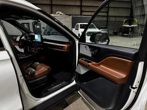 Used 2020 Lincoln Aviator Reserve w/ Equipment Group 201A image 25