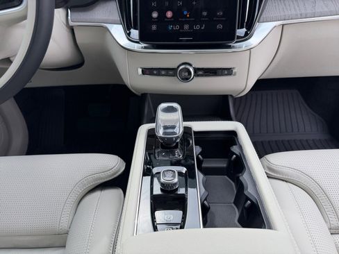 New 2026 Volvo XC90 B6 Ultra w/ Protection Package image 11