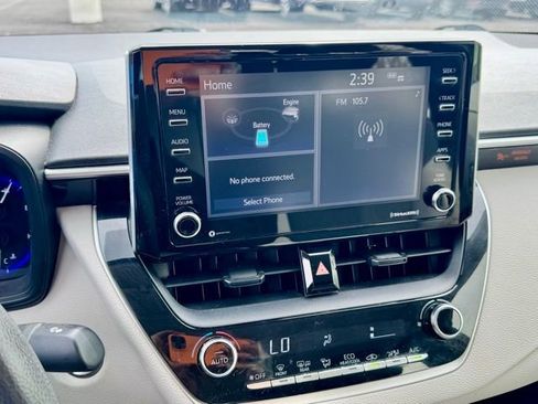 Used 2021 Toyota Corolla LE image 12