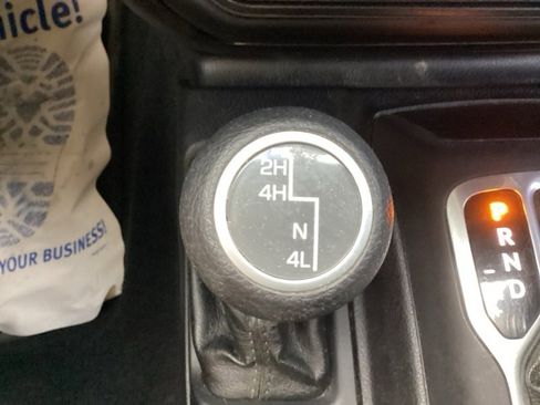 Used 2018 Jeep Wrangler Unlimited Sport image 32