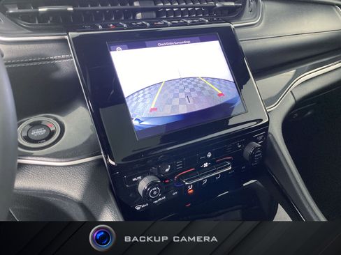 Used 2023 Jeep Grand Cherokee Altitude image 5