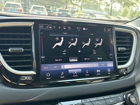 Used 2024 Chrysler Pacifica Touring-L FWD image 14