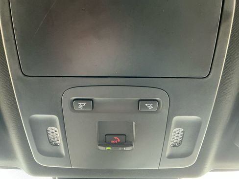 Used 2025 Toyota Camry SE image 25