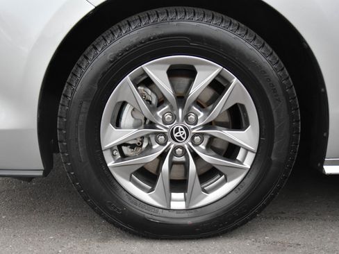 Used 2023 Toyota Sienna LE image 12