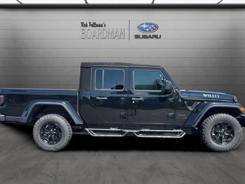 Used 2023 Jeep Gladiator Sport AWD/4WD image 3