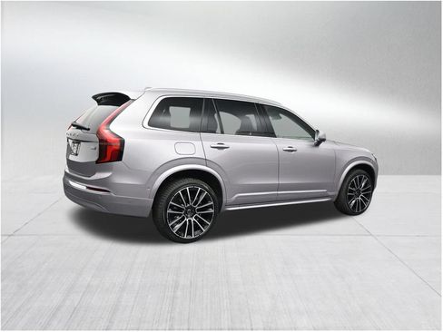New 2026 Volvo XC90 B5 Plus AWD/4WD image 5