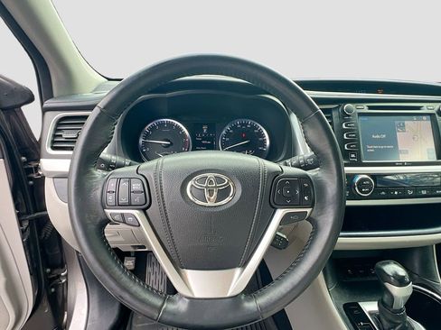 Used 2015 Toyota Highlander Limited image 7