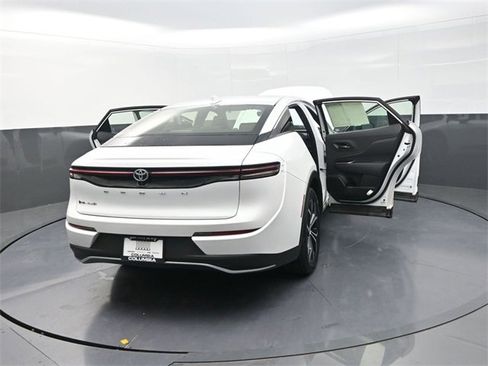 Used 2024 Toyota Crown XLE image 30