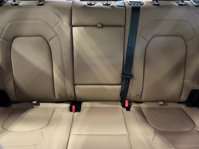 New 2025 Land Rover Defender 110 X-Dynamic SE AWD/4WD image 24