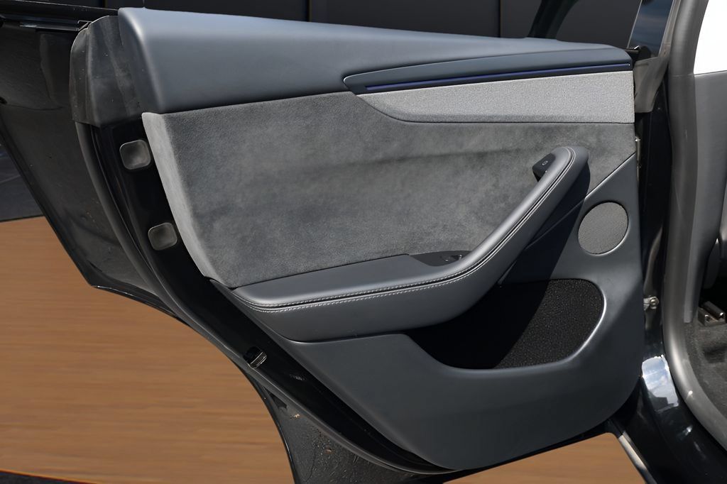 Used 2026 Tesla Model Y Long Range RWD image 38