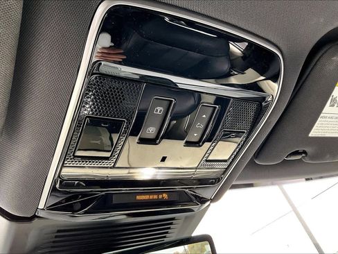 Used 2023 Land Rover Range Rover Autobiography image 35