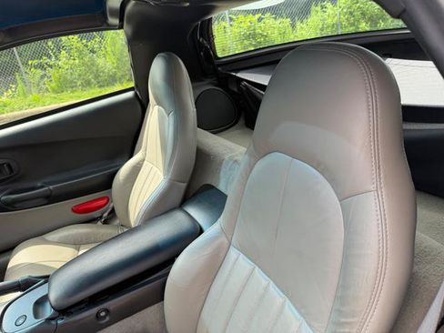Used 1998 Chevrolet Corvette Coupe RWD image 21