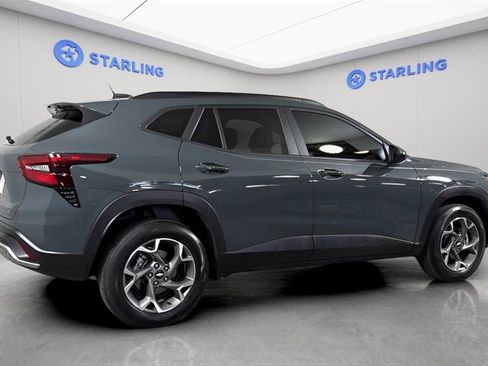 Used 2025 Chevrolet Trax LT image 10