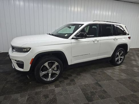 Used 2025 Jeep Grand Cherokee Limited w/ Trailer Tow Package AWD/4WD image 6