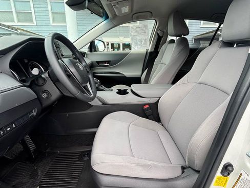 Used 2021 Toyota Venza LE AWD/4WD image 9