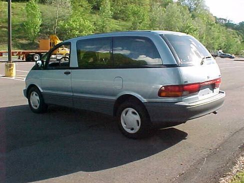 Used 1991 Toyota Previa LE RWD image 9
