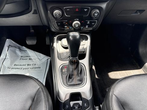 Used 2018 Jeep Compass Latitude w/ Popular Equipment Group AWD/4WD image 18