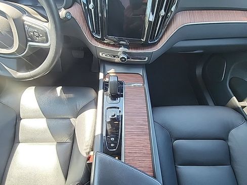 Certified 2024 Volvo XC60 B5 Plus w/ Protection Package Premier AWD/4WD image 20