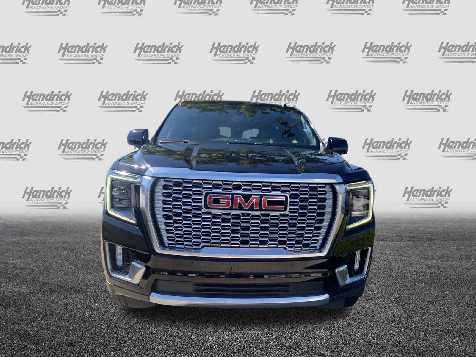 Used 2022 GMC Yukon Denali w/ Advanced Technology Package AWD/4WD image 3