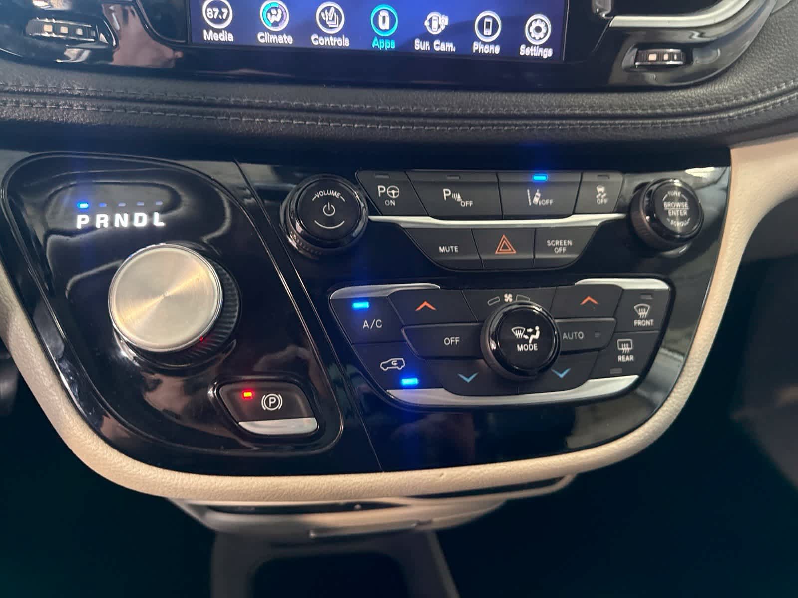 Used 2018 Chrysler Pacifica Limited w/ Advanced Safetytec Group FWD image 29