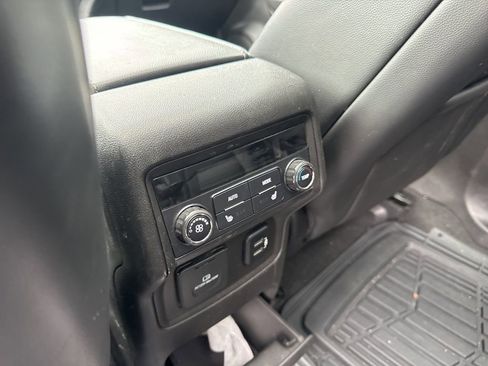 Used 2018 GMC Acadia SLT image 12