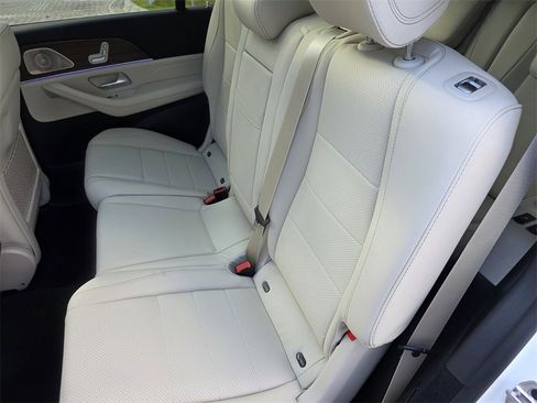 Used 2025 Mercedes-Benz GLS 450 4MATIC image 16