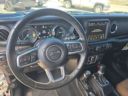 Used 2022 Jeep Wrangler Unlimited Sahara w/ Cold Weather Group image 15