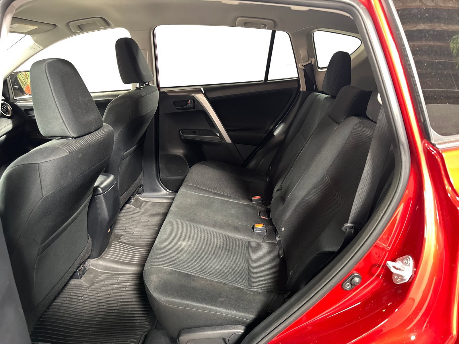 Used 2016 Toyota RAV4 LE AWD/4WD image 5