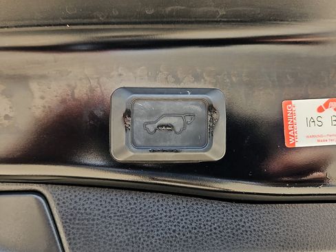Used 2019 Toyota RAV4 XLE Premium FWD image 7