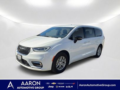 Used 2026 Chrysler Pacifica Select