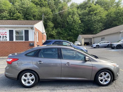 Used 2014 Ford Focus SE FWD image 4