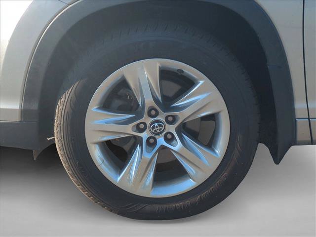 Used 2016 Toyota Highlander Limited AWD/4WD image 9