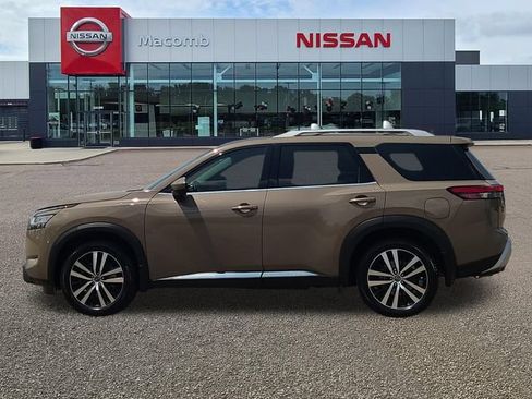 Used 2023 Nissan Pathfinder Platinum AWD/4WD image 4