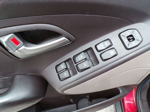 Used 2012 Hyundai Tucson GL FWD image 23