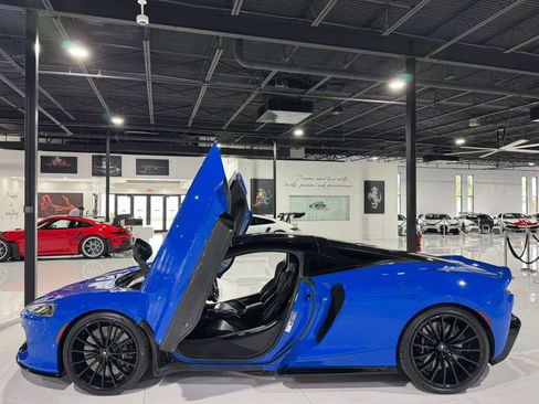 Used 2020 McLaren GT image 12