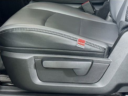 Used 2024 RAM 2500 Tradesman w/ Chrome Appearance Group image 21