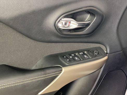 Used 2017 Jeep Cherokee Sport FWD image 26