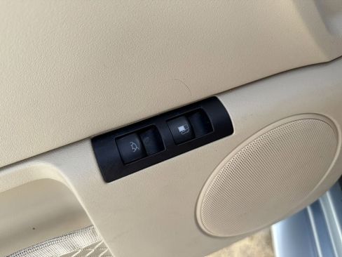 Used 2010 Volkswagen Beetle Coupe image 9