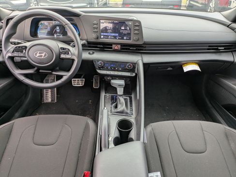 Used 2025 Hyundai Elantra Sport image 15