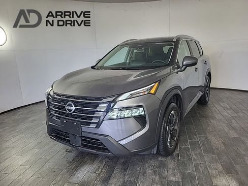 Used 2025 Nissan Rogue SV image 1